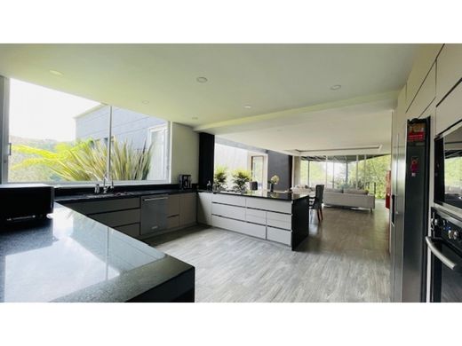 منزل ريفي ﻓﻲ Envigado, Departamento de Antioquia