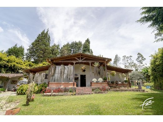 ﻣﻨﺰﻝ ﺭﻳﻔﻲ/ ﺑﻴﺖ ﻤﺰﺭﻋﺔ ﻓﻲ Guarne, Departamento de Antioquia