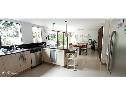 컨트리하우스 / Envigado, Departamento de Antioquia