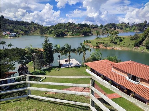 Country House in El Peñol, Yarumal