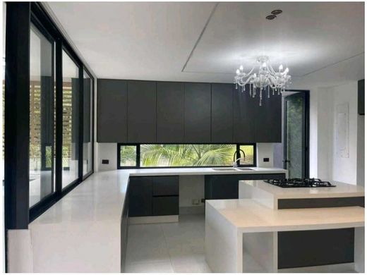 Πολυτελή κατοικία σε Μεδεγίν, Medellín