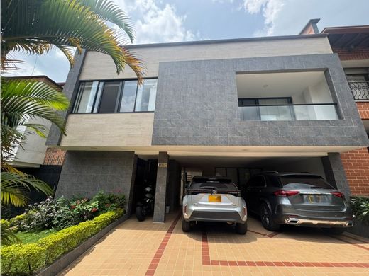 Maison de luxe à Sabaneta, La Estrella