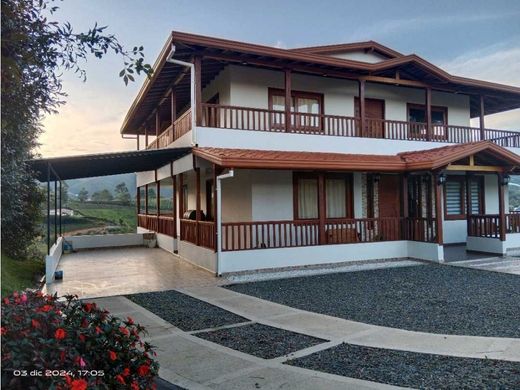 メデリン, Medellínのカントリーハウス