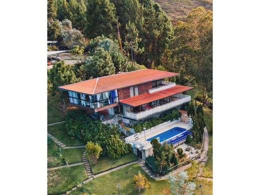 Country House in El Peñol, Yarumal