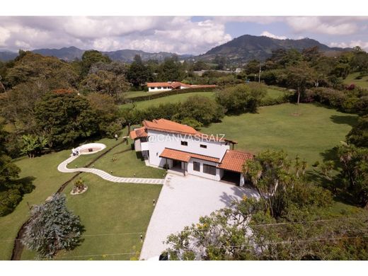 컨트리하우스 / La Ceja, Departamento de Antioquia