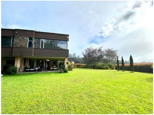 منزل ريفي ﻓﻲ Envigado, Departamento de Antioquia