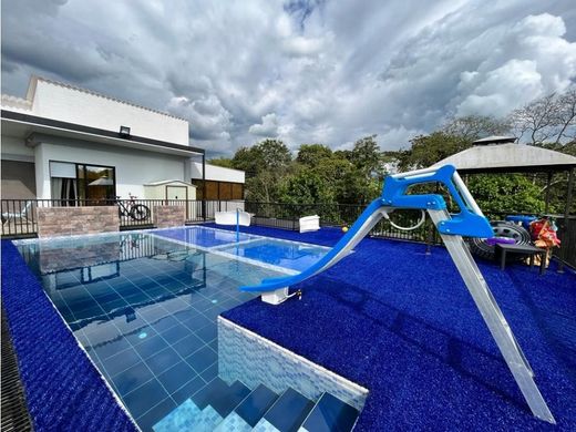 컨트리하우스 / Armenia, Quindío Department