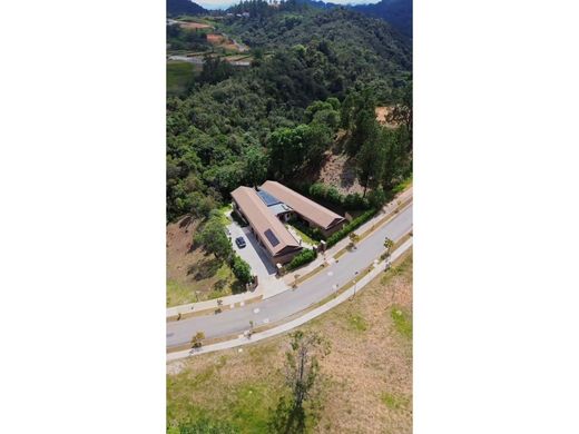 منزل ريفي ﻓﻲ Envigado, Departamento de Antioquia