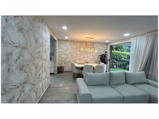 منزل ﻓﻲ Envigado, Departamento de Antioquia