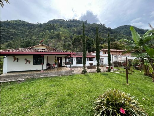 Quinta rústica - Fredonia, Departamento de Antioquia