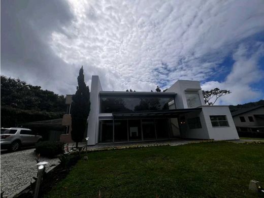 منزل ريفي ﻓﻲ Envigado, Departamento de Antioquia