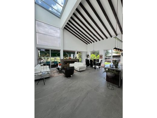 ﻣﻨﺰﻝ ﺭﻳﻔﻲ/ ﺑﻴﺖ ﻤﺰﺭﻋﺔ ﻓﻲ Retiro, Departamento de Antioquia