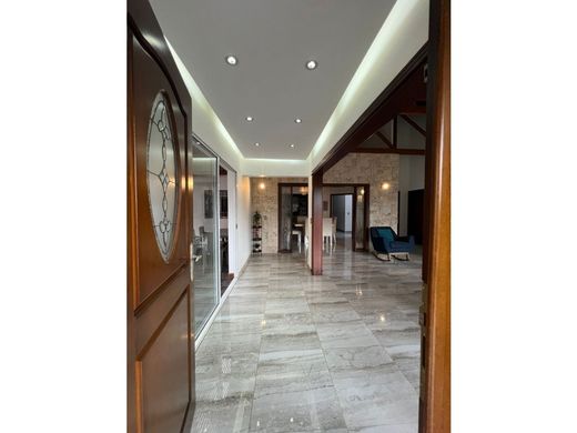 Maison de luxe à Sabaneta, La Estrella