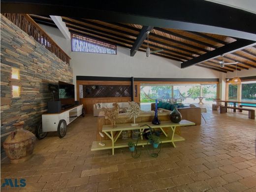 منزل ريفي ﻓﻲ Yolombó, Departamento de Antioquia