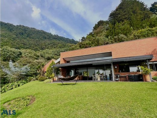 منزل ﻓﻲ Envigado, Departamento de Antioquia