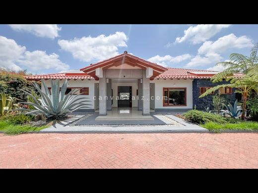 منزل ريفي ﻓﻲ Guarne, Departamento de Antioquia