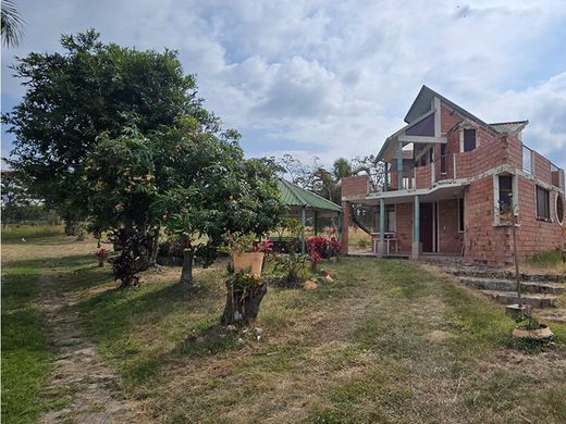 Luxury home in Chinauta, Tibacuy