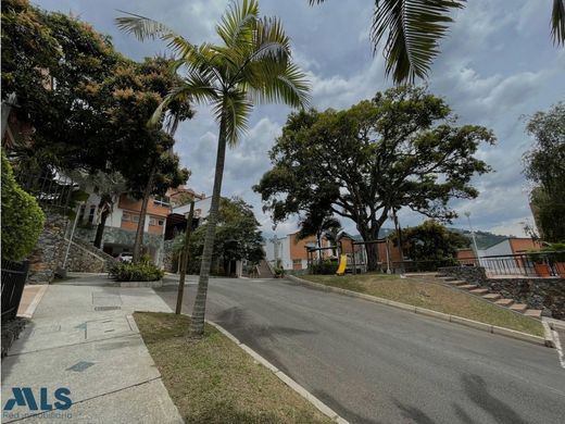 منزل ﻓﻲ Envigado, Departamento de Antioquia