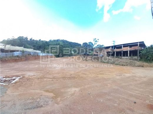 地皮  Caldas, Departamento de Antioquia