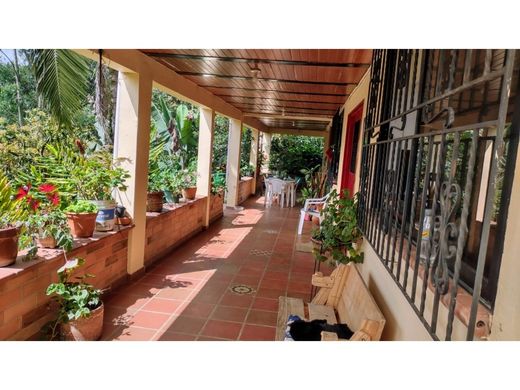 Ferme à Medellín, Departamento de Antioquia