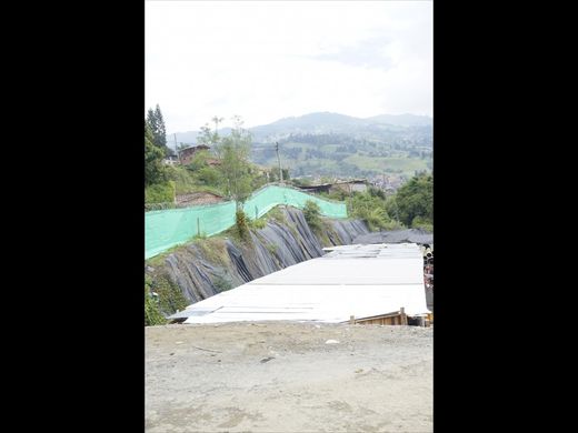 ‏קרקע ב  מדיין
, Medellín