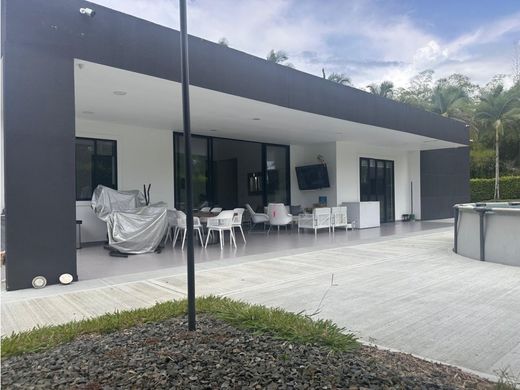 郊区住宅  Pereira, Departamento de Risaralda