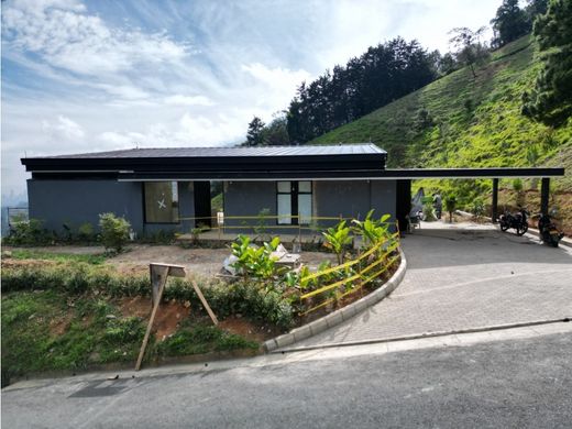 منزل ﻓﻲ Envigado, Departamento de Antioquia