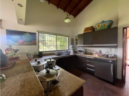 منزل ريفي ﻓﻲ La Ceja, Departamento de Antioquia