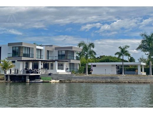 Country House in Girardot City, Girardot