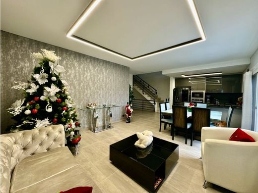 Πολυτελή κατοικία σε Envigado, Departamento de Antioquia