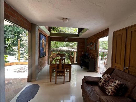 منزل ريفي ﻓﻲ Envigado, Departamento de Antioquia