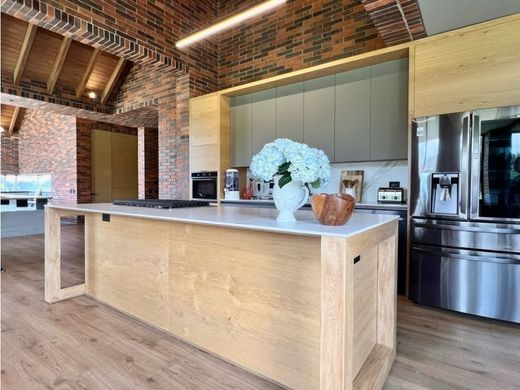 منزل ريفي ﻓﻲ Envigado, Departamento de Antioquia