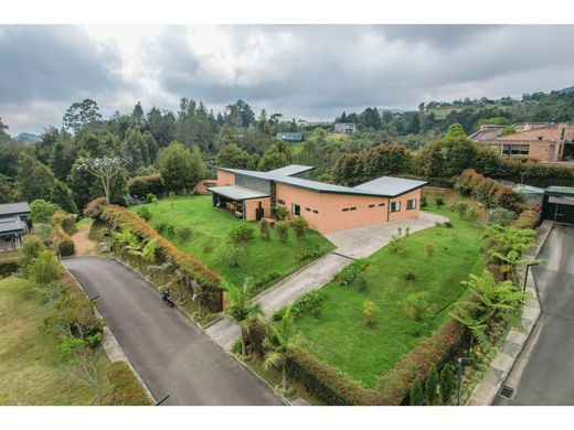 منزل ريفي ﻓﻲ Envigado, Departamento de Antioquia