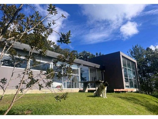 منزل ريفي ﻓﻲ Envigado, Departamento de Antioquia