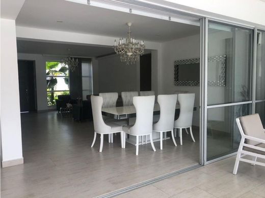 Загородный Дом, Перейра, Pereira