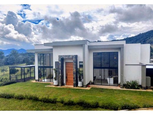 Luxe woning in La Ceja, Departamento de Antioquia