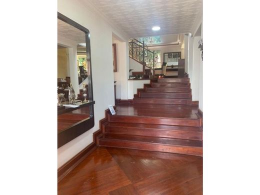 Загородный Дом, Медельин, Medellín