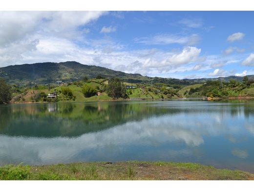 地皮  Guatapé, Departamento de Antioquia