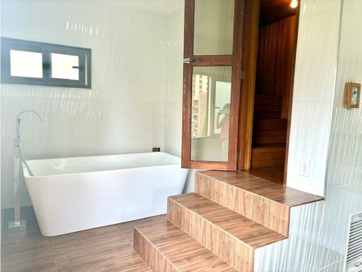 Apartment / Etagenwohnung in Medellín, Departamento de Antioquia