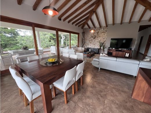 컨트리하우스 / La Ceja, Departamento de Antioquia