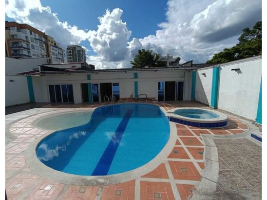 Pereira, Departamento de Risaraldaの高級住宅