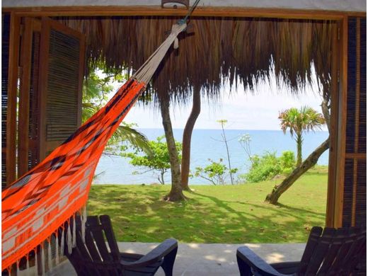 Hotel - Puerto Escondido, Departamento de Córdoba