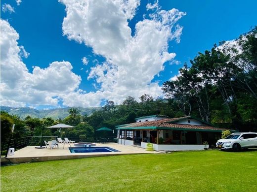 ‏בתים כפריים או חוות ב  Girardota, Departamento de Antioquia