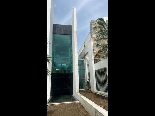 Luxury home for sale in Montería
