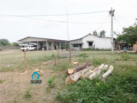 Ρουστίκ ή αγροικία σε San Sebastián de Buenavista, Departamento del Magdalena