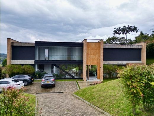 منزل ريفي ﻓﻲ Envigado, Departamento de Antioquia