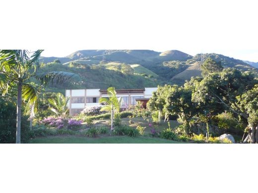 ﻣﻨﺰﻝ ﺭﻳﻔﻲ/ ﺑﻴﺖ ﻤﺰﺭﻋﺔ ﻓﻲ Copacabana, Departamento de Antioquia