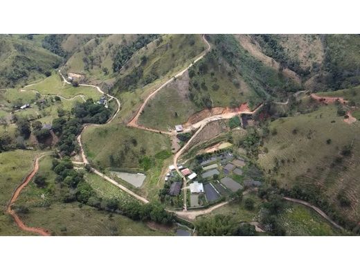 ‏בתים כפריים או חוות ב  Maceo, Departamento de Antioquia