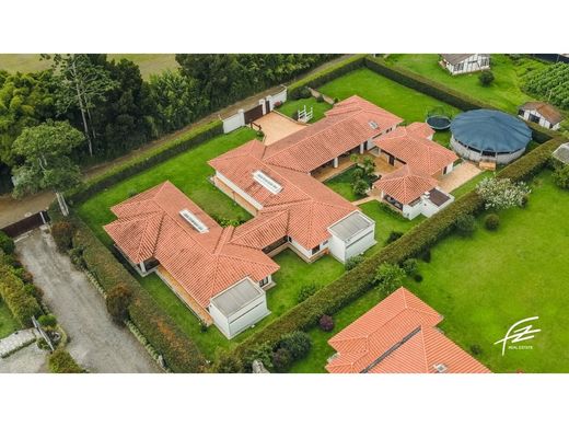 컨트리하우스 / La Ceja, Departamento de Antioquia