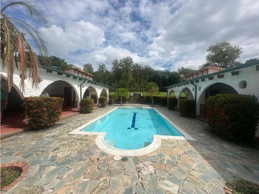 Farmhouse in Girardot City, Girardot